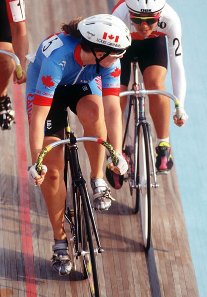 Canada's Tanyaa Dubnicoff (left) competing in the track event at the 1992 Olympic games in Barcelona. (CP PHOTO/ COA/ Claus Andersen)