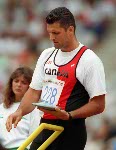 Ray Lazdins du Canada participe  l'preuve du lancer du disque aux Jeux olympiques de Barcelone de 1992. (Photo PC/AOC)