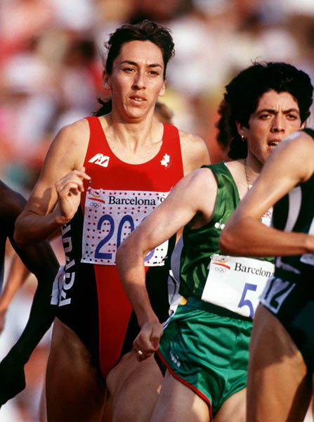 Canada's Angela Chalmers (left) competing in the 1500m event at the 1992 Olympic games in Barcelona. (CP PHOTO/ COA/ Claus Andersen)