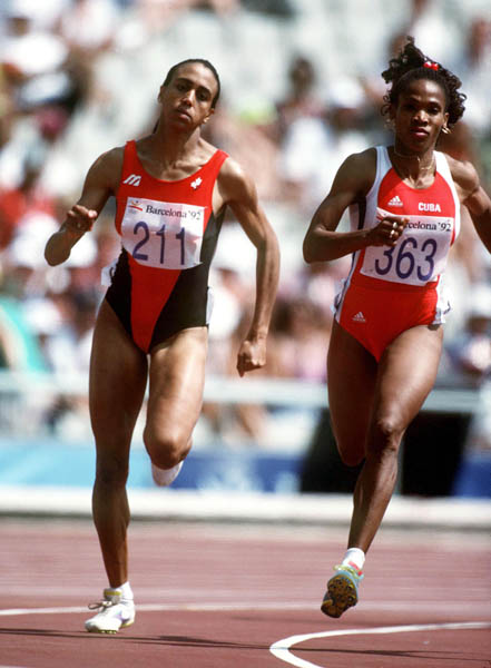 Canada's Charmaine Crooks (left) competing in the 400m event at the 1992 Olympic games in Barcelona. (CP PHOTO/ COA/ Claus Andersen)