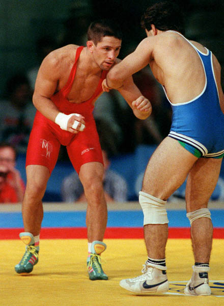 Canada's Robert Dawson (left) competing in the wrestling event at the 1992 Olympic games in Barcelona. (CP PHOTO/ COA/ Ted Grant)