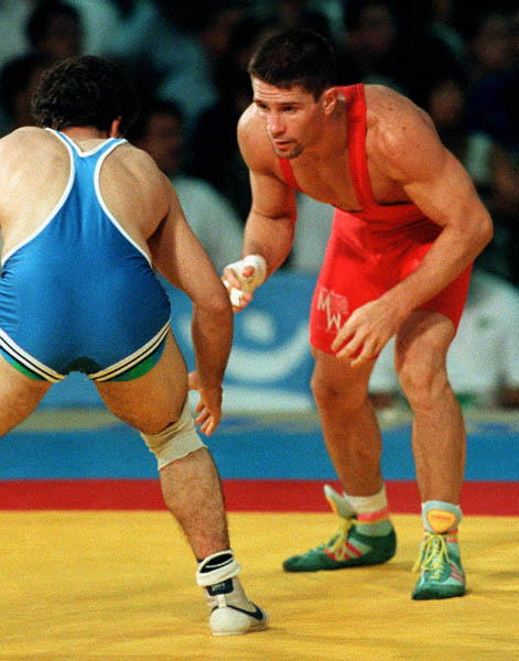 Canada's Robert Dawson (right) competing in the wrestling event at the 1992 Olympic games in Barcelona. (CP PHOTO/ COA/ Ted Grant)