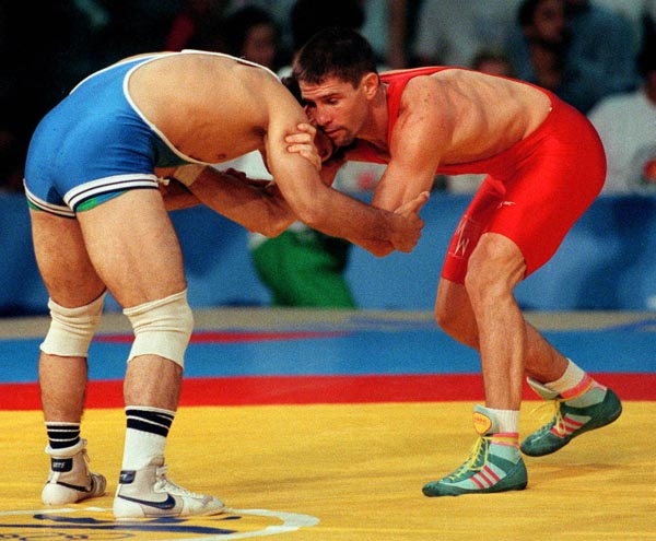 Canada's Robert Dawson (right) competing in the wrestling event at the 1992 Olympic games in Barcelona. (CP PHOTO/ COA/ Ted Grant)