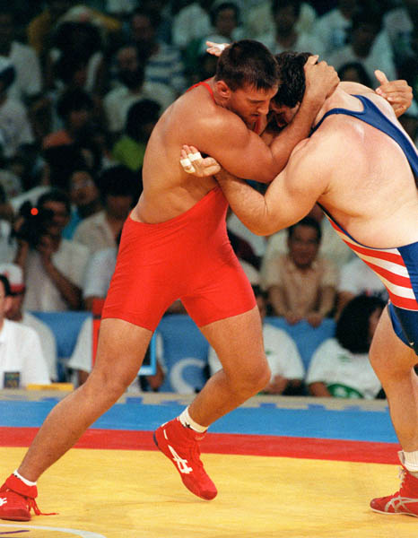 Canada's Jeff Thue (left) competing  in a wrestling event at the 1992 Olympic games in Barcelona. (CP PHOTO/ COA/ Ted Grant)