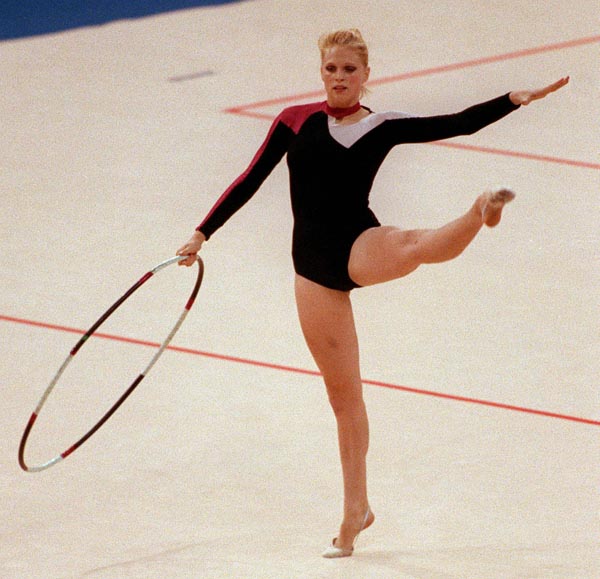 Canada's Susie Cushman competing in the rhythmic gymnastics event at the 1992 Olympic games in Barcelona. (CP PHOTO/ COA/Claus Andersen)
