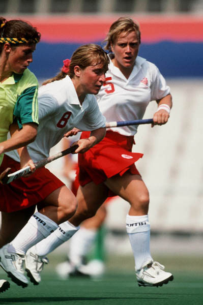 Canada's Heather Jones (8) and Tara Croxford (5) competing in the field hockey event at the 1992 Olympic games in Barcelona. (CP PHOTO/ COA/Claus Andersen)