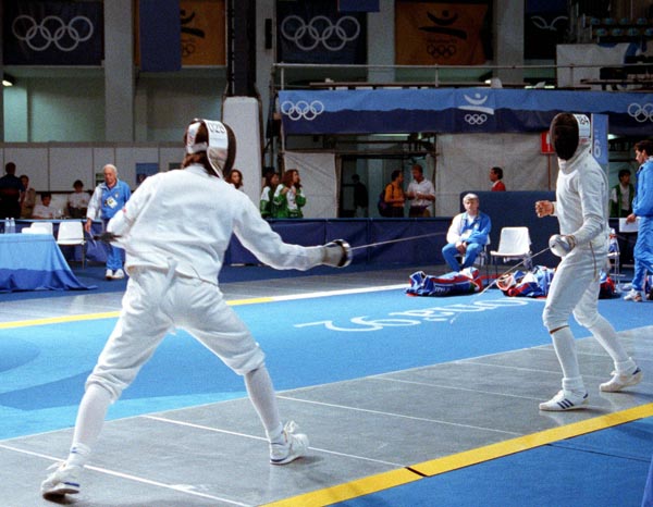 Canada's Laurie Shong (left) competing in the fencing event at the 1992 Olympic games in Barcelona. (CP PHOTO/ COA/ T.Grant)