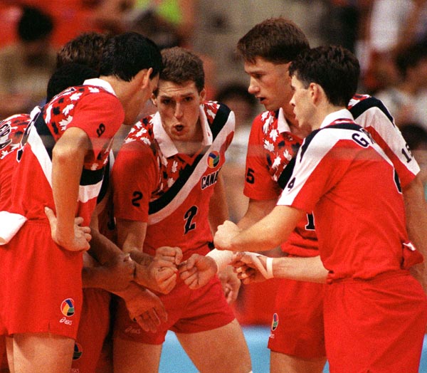 L'quipe masculine de volleyball du Canada participe aux Jeux olympiques de Barcelone de 1992. (Photo PC/AOC)