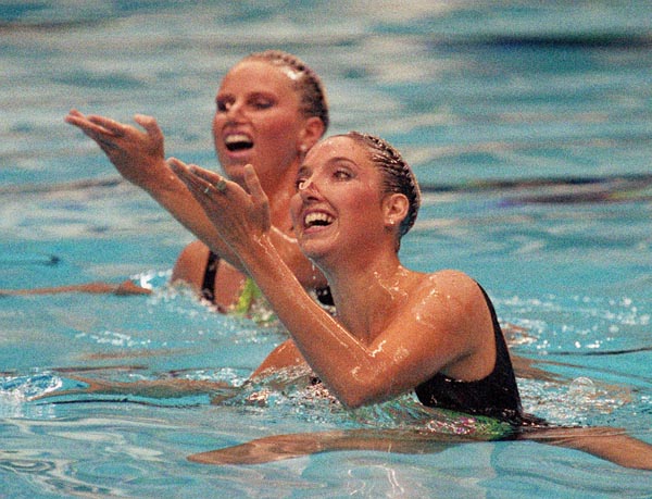 Canada's Carolyn Waldo and Michelle Cameron (front) compete in the synchronized swimming duet event at the 1988 Olympic games in Seoul. (CP PHOTO/ COA/ Ted Grant)