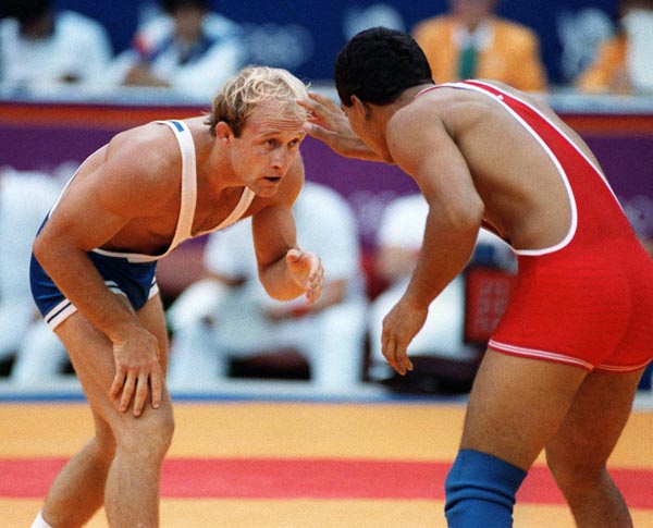 Canada's David McKay (left) competing in the wrestling event at the 1988 Olympic games in Seoul. (CP PHOTO/ COA/ Cromby McNeil)