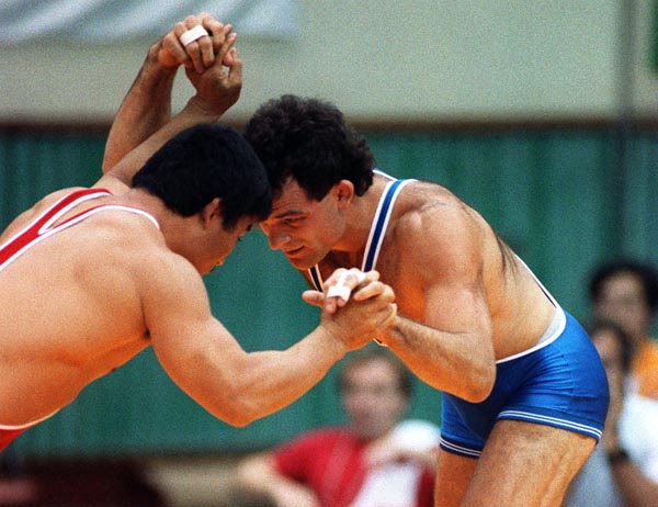 Canada's Chris Rinke (blue) competing in the wrestling event at the 1988 Olympic games in Seoul. (CP PHOTO/ COA/ Cromby McNeil)