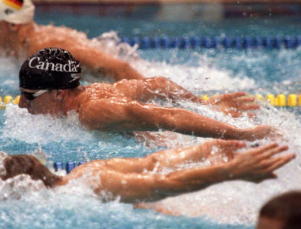 Canada's Gary Anderson (centre) competing in the swimming event at the 1988 Olympic games in Seoul. (CP PHOTO/ COA/ Cromby McNeil)
