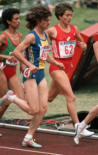 Canada's Debbie Bowker (62) competing in an athletics event at the 1988 Olympic games in Seoul. (CP PHOTO/ COA/ Cromby McNeil)
