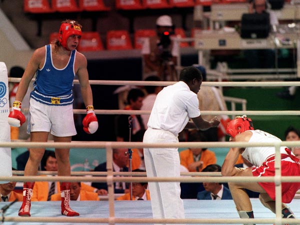 Canada's Tom Glesby (left) competing in the boxing event at the 1988 Olympic games in Seoul. (CP PHOTO/ COA/ S.Grant)