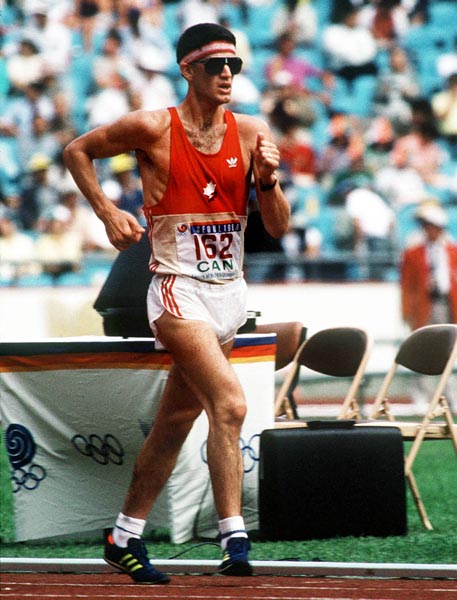 Franois Lapointe du Canada participe  l'preuve de marche olympique aux Jeux olympiques de Soul de 1988. (Photo PC/AOC)