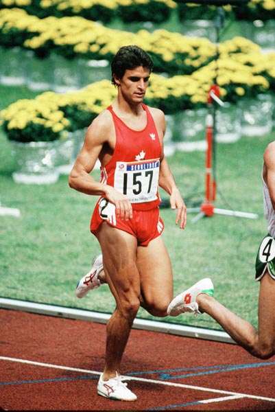 Canada's Simon Hoogewerf competing in the 800m  event at the 1988 Olympic games in Seoul. (CP PHOTO/ COA/Tim O'Lett)