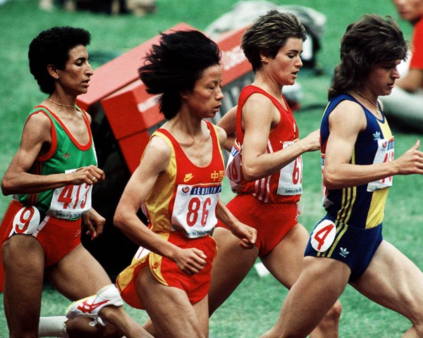 Canada's Debbie Bowker (second from right) competing in the 3000m  event at the 1988 Olympic games in Seoul. (CP PHOTO/ COA/F.S.Grant)