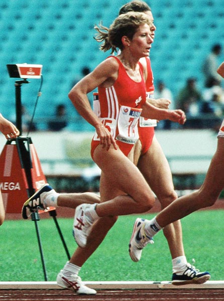 Canada's Sue Lee competing in the 10 000m event at the 1988 Olympic games in Seoul. (CP PHOTO/ COA/F.S.Grant)