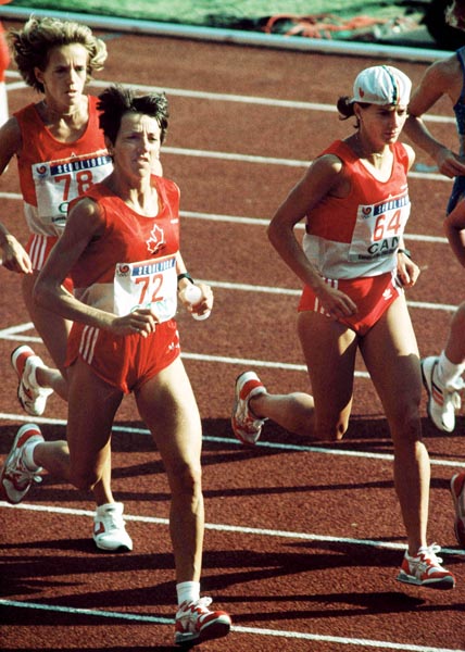 Lizanne Bussires (78), Odette Lapierre (72) et Ellen Rochefort (64) du Canada participent  l'preuve du marathon aux Jeux olympiques de Soul de 1988. (Photo PC/AOC)