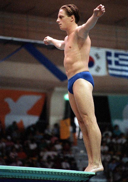 Canada's David Bedard competing in the diving event at the 1988 Olympic games in Seoul. (CP PHOTO/ COA/S.Grant)