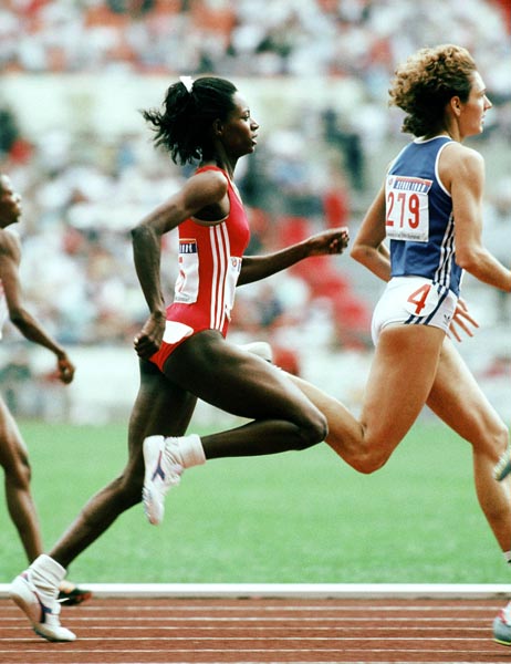 Canada's Marita Payne-Wiggins (left) competing in the 400m  event at the 1988 Olympic games in Seoul. (CP PHOTO/ COA/F.S.Grant)