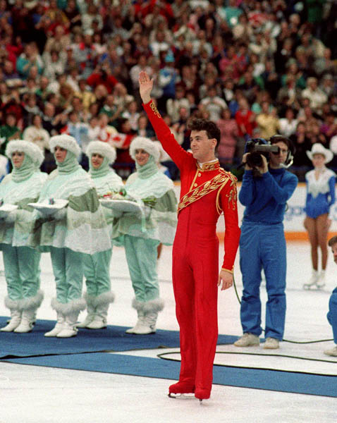 Canada's Brian Orser waves to the home crown at the medal ceremony in the men's figure skating event at the 1988 Winter Olympics in Calgary. (CP PHOTO/COA/ C. McNeil)
