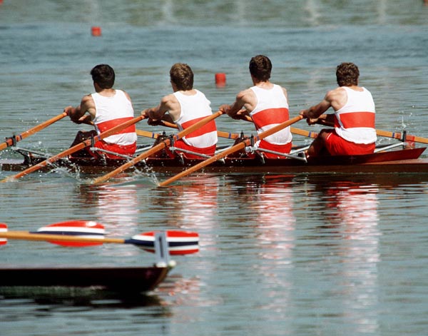 Mel Laforme, Paul Douma, Robert Mills et Doug Hamilton du Canada participent  l'preuve du quatre d'aviron aux Jeux olympiques de Soul de 1988. (PC Photo/AOC)