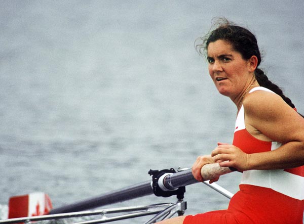 Sarah Ogilvie du Canada participe  une preuve d'aviron aux Jeux olympiques de Soul de 1988. (PC Photo/AOC)