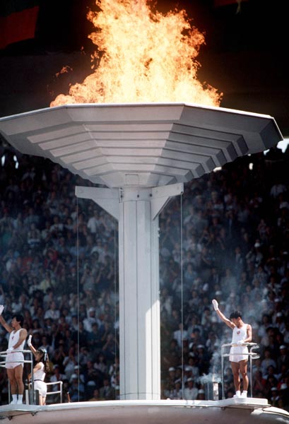 The Olympic Flame at the 1988 Olympic games in Seoul. (CP PHOTO/ COA/ T. O'lett)
