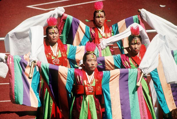 Participants perform traditional dances during the opening ceremonies of the 1988 Olympic games in Seoul. (CP PHOTO/ COA/ Cromby McNeil)