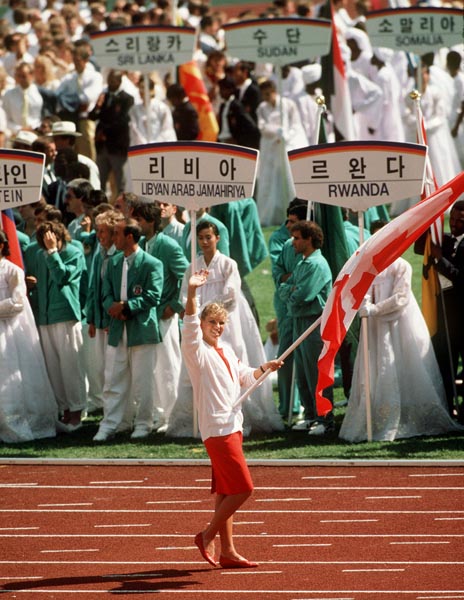 Canada's Carolyn Waldo carries the Canadian flag during the opening ceremonies at the 1988 Olympic games in Seoul. (CP PHOTO/ COA/ Cromby McNeil)