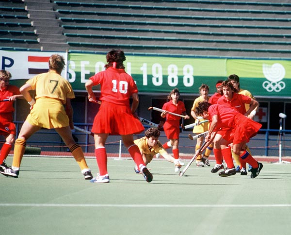Canada's Womens Field Hockey team (red) competes at the 1988 Seoul Olympic Games. (CP Photo/ COA/ T. Grant)