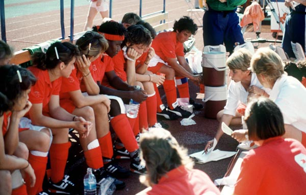 Canada's Womens Field Hockey team discuss strategy at the 1988 Seoul Olympic Games. (CP Photo/ COA/ T. Grant)