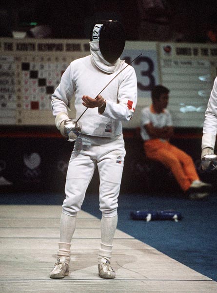 Wolfe Balk du Canada participe  une preuve d'escrime aux Jeux olympiques de Soul de 1988. (Photo PC/AOC)
