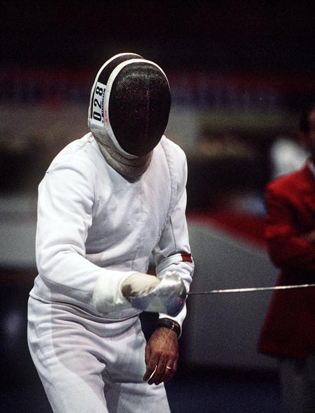 Jean-Paul Banos du Canada participe  une preuve d'escrime aux Jeux olympiques de Soul de 1988. (Photo PC/AOC)