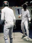 Michel Dessureault (droite) du Canada participe  une preuve d'escrime aux Jeux olympiques de Soul de 1988. (Photo PC/AOC)