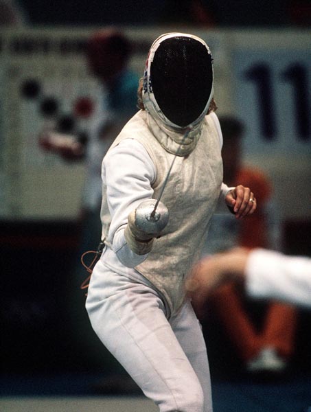 Madeleine Philion du Canada participe  une preuve d'escrime aux Jeux olympiques de Soul de 1988. (Photo PC/AOC)