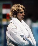 Jacynthe Poirier (gauche) du Canada participe  une preuve d'escrime aux Jeux olympiques de Soul de 1988. (Photo PC/AOC)