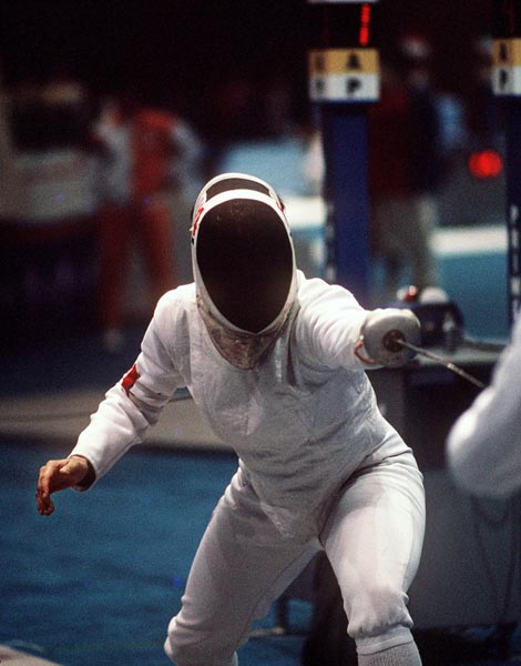 Jacynthe Poirier du Canada participe  une preuve d'escrime aux Jeux olympiques de Soul de 1988. (Photo PC/AOC)