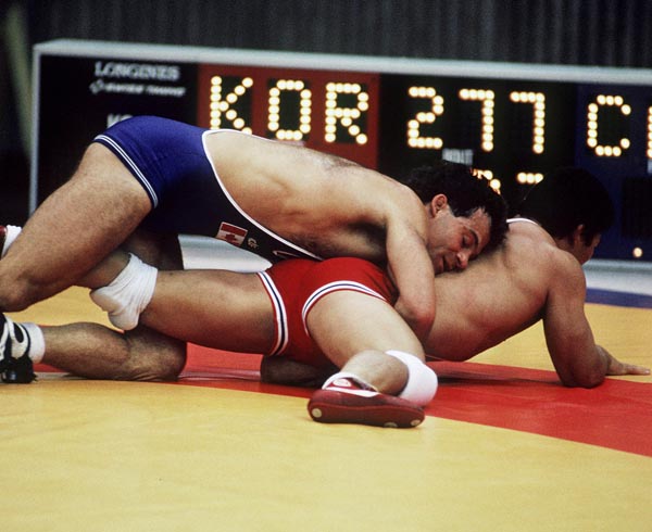 Canada's Chris Rinke (left) competes in the freestyle wrestling event at the 1988 Seoul Olympic Games. (CP PHOTO/COA/C. McNeil)