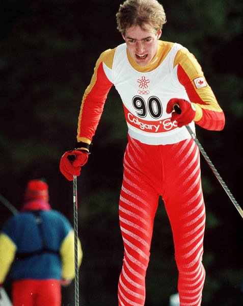 Dennis Lawrence du Canada participe  une preuve de ski de fond aux Jeux olympiques d'hiver de Calgary de 1988. (PC Photo/AOC)