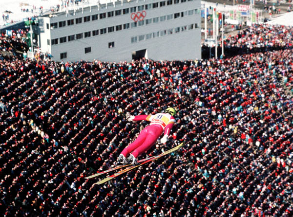 Ron Richards du Canada participe  l'preuve du saut  ski aux Jeux olympiques d'hiver de Calgary de 1988. (Photo PC/AOC)