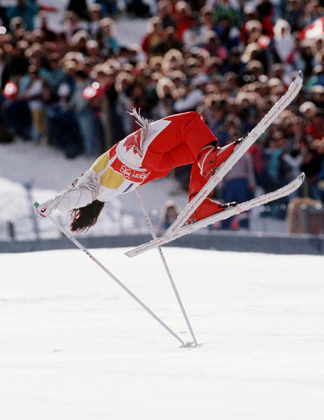 Lucie Barma du Canada participe  la portion de ballet lors de l'preuve de ski acrobatique aux Jeux olympiques d'hiver de Calgary de 1988. (Photo PC/AOC)