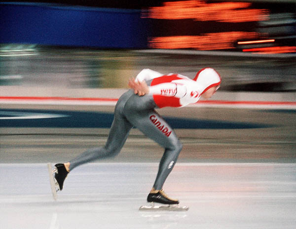 Ben Lamarche du Canada participe  une preuve de patinage de vitesse aux Jeux olympiques d'hiver de Calgary de 1988. (Photo PC/AOC)
