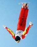 Chris Simboli du Canada participe  l'preuve de sauts lors des comptitions de ski acrobatique aux Jeux olympiques d'hiver de Calgary de 1988. (Photo PC/AOC)