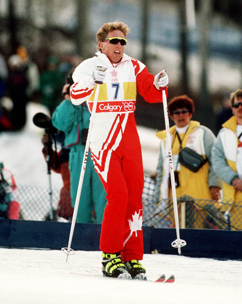Dave Walker du Canada participe  l'preuve de ballet lors des comptitions de ski acrobatique aux Jeux olympiques d'hiver de Calgary de 1988. (PC Photo/AOC)