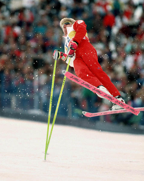 Craig Young du Canada participe  l'preuve de ballet lors des comptitions de ski acrobatique aux Jeux olympiques d'hiver de Calgary de 1988. (PC Photo/AOC)