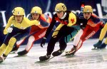 Nathalie Lambert du Canada clbre aprs avoir remport une mdaille d'argent en patinage de vitesse courte piste aux Jeux olympiques d'hiver de Lillehammer de 1994. (Photo PC/AOC)