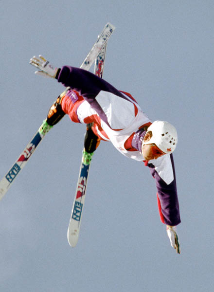 Philippe Laroche du Canada participe  l'preuve de sauts en ski acrobatique aux Jeux olympiques d'hiver d'Albertville de 1992. (Photo PC/AOC)