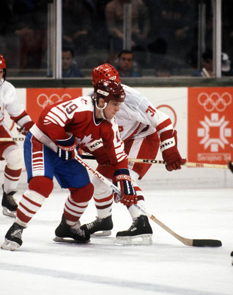 Canada's Dave Gagner (#19) competes in hockey action against the USSR at the 1984 Winter Olympics in Sarajevo. (CP PHOTO/ COA/O. Bierwagon )